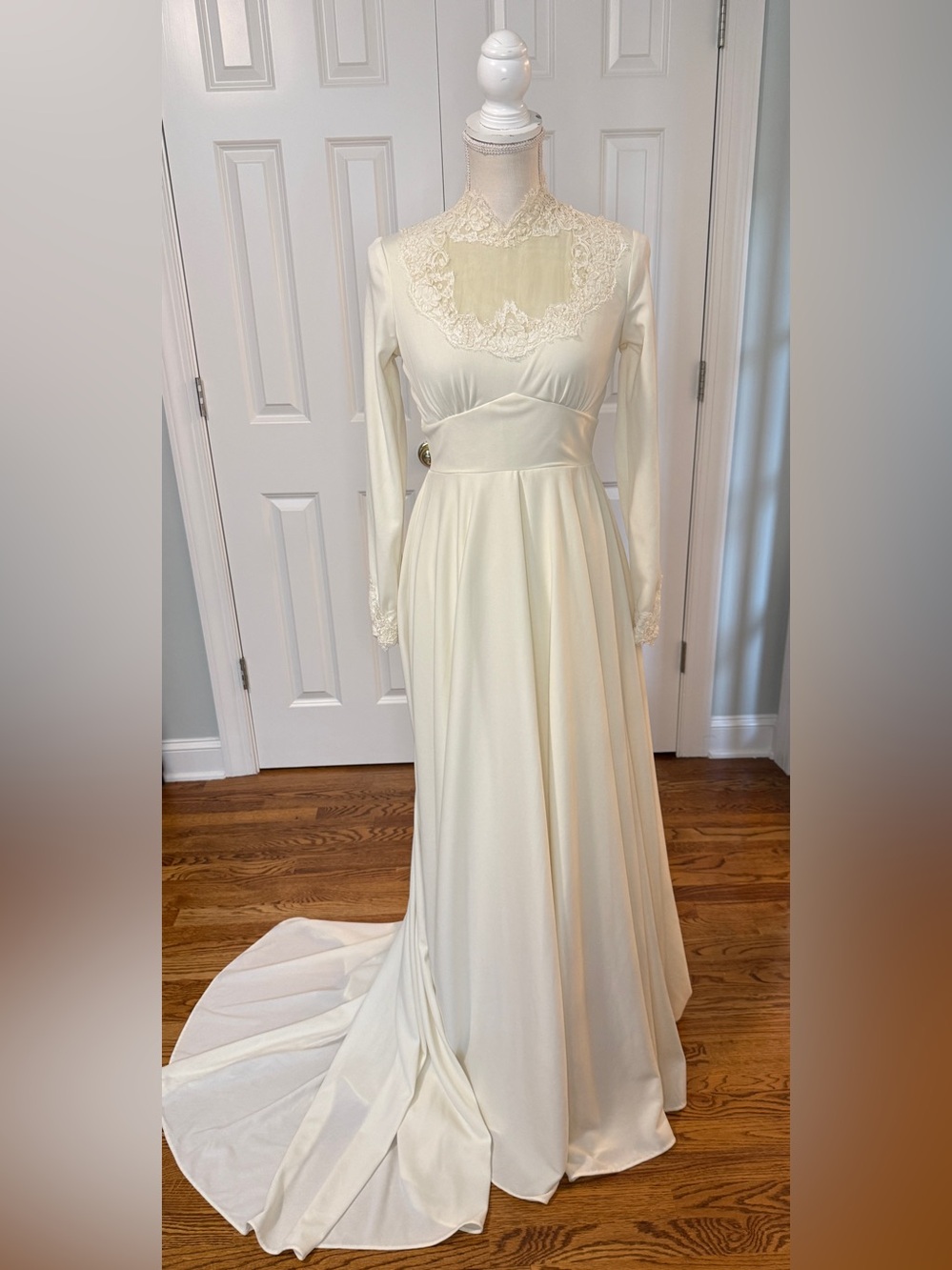 Vintage 1970s Ivory Wedding Gown Lace Empire Waist w/ Train Sz 7 ILGWU
